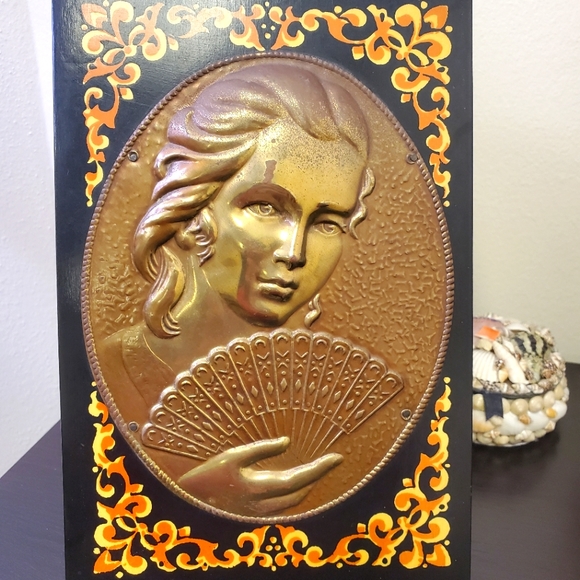 Russian Embossed Trinket Box - Picture 2 of 9